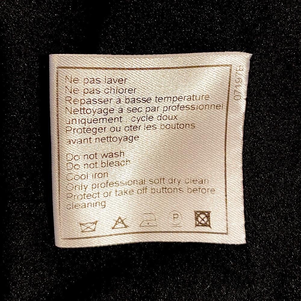 CHANEL Tweed Jacket!! Black & White Tweed Wool Jacket - Picture 14 of 15